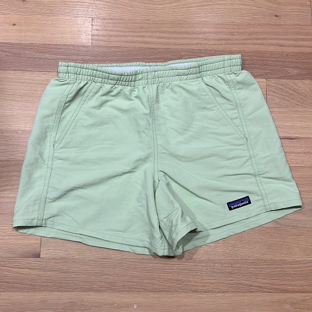 Patagonia 5 inch Baggies Green Women’s XS